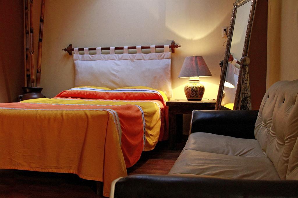 Hostal Casa Castillo Morelia Bagian luar foto