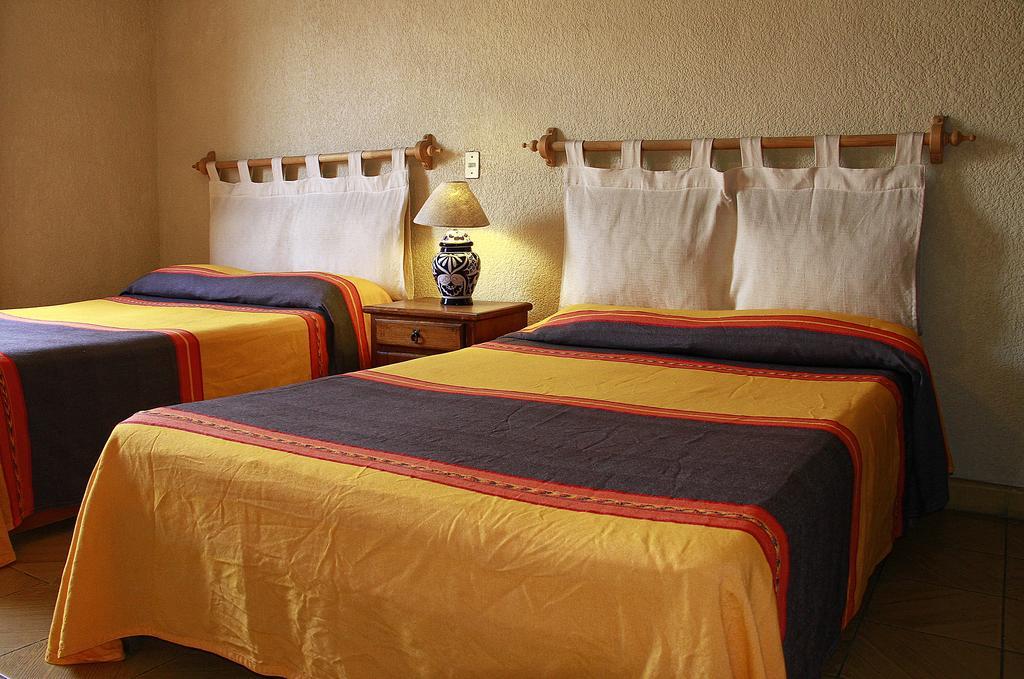 Hostal Casa Castillo Morelia Bagian luar foto