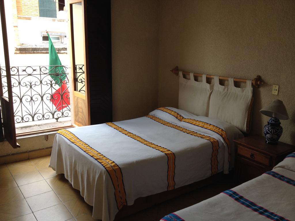 Hostal Casa Castillo Morelia Bagian luar foto