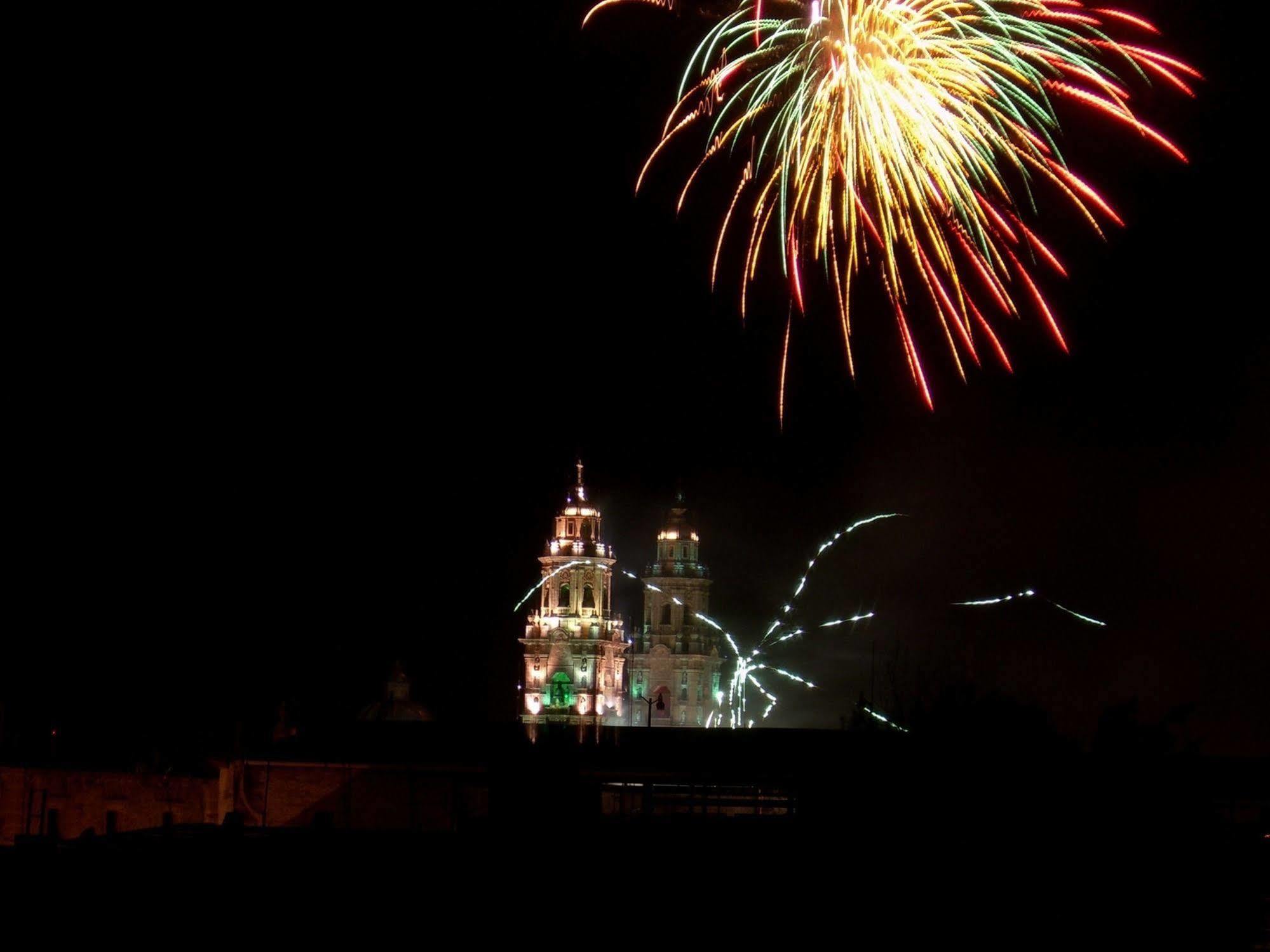 Hostal Casa Castillo Morelia Bagian luar foto