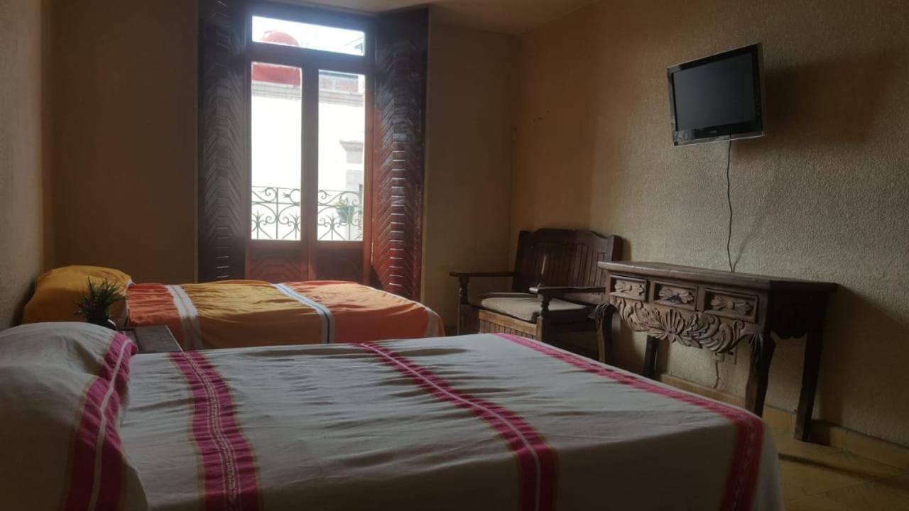 Hostal Casa Castillo Morelia Bagian luar foto